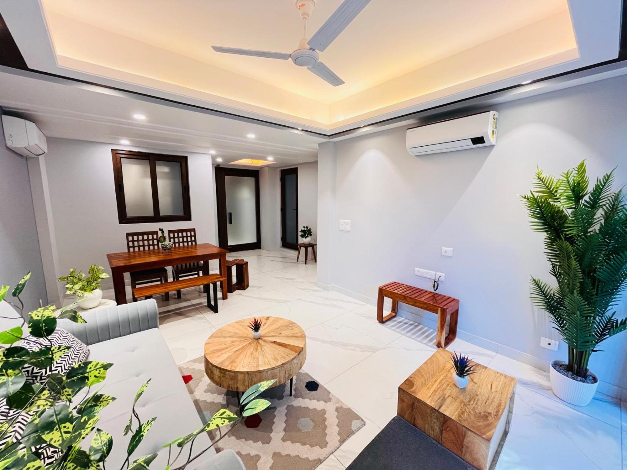 Hotel Gianmala Residency South Extension Near Aiims Delhi Нью-Дели Экстерьер фото