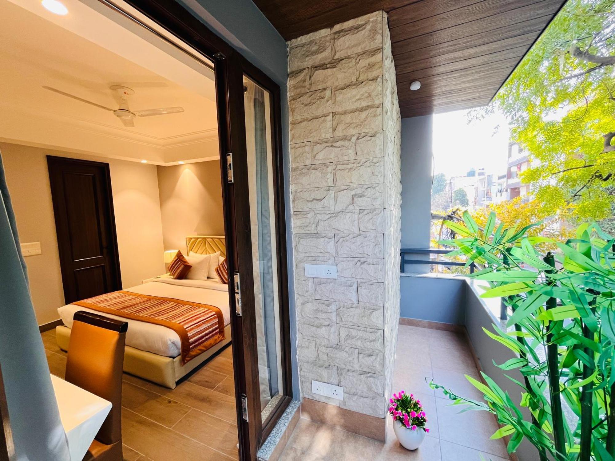 Hotel Gianmala Residency South Extension Near Aiims Delhi Нью-Дели Экстерьер фото