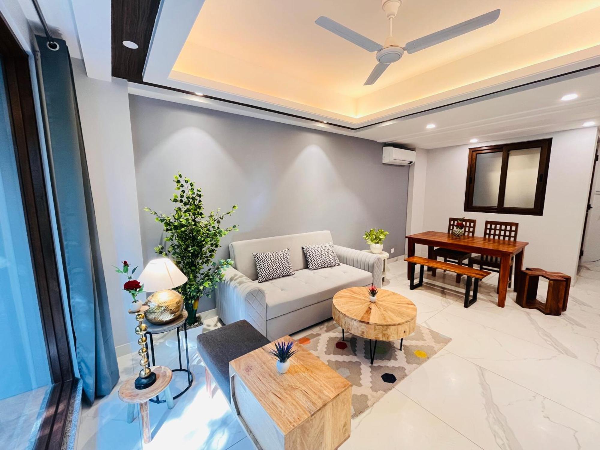 Hotel Gianmala Residency South Extension Near Aiims Delhi Нью-Дели Экстерьер фото