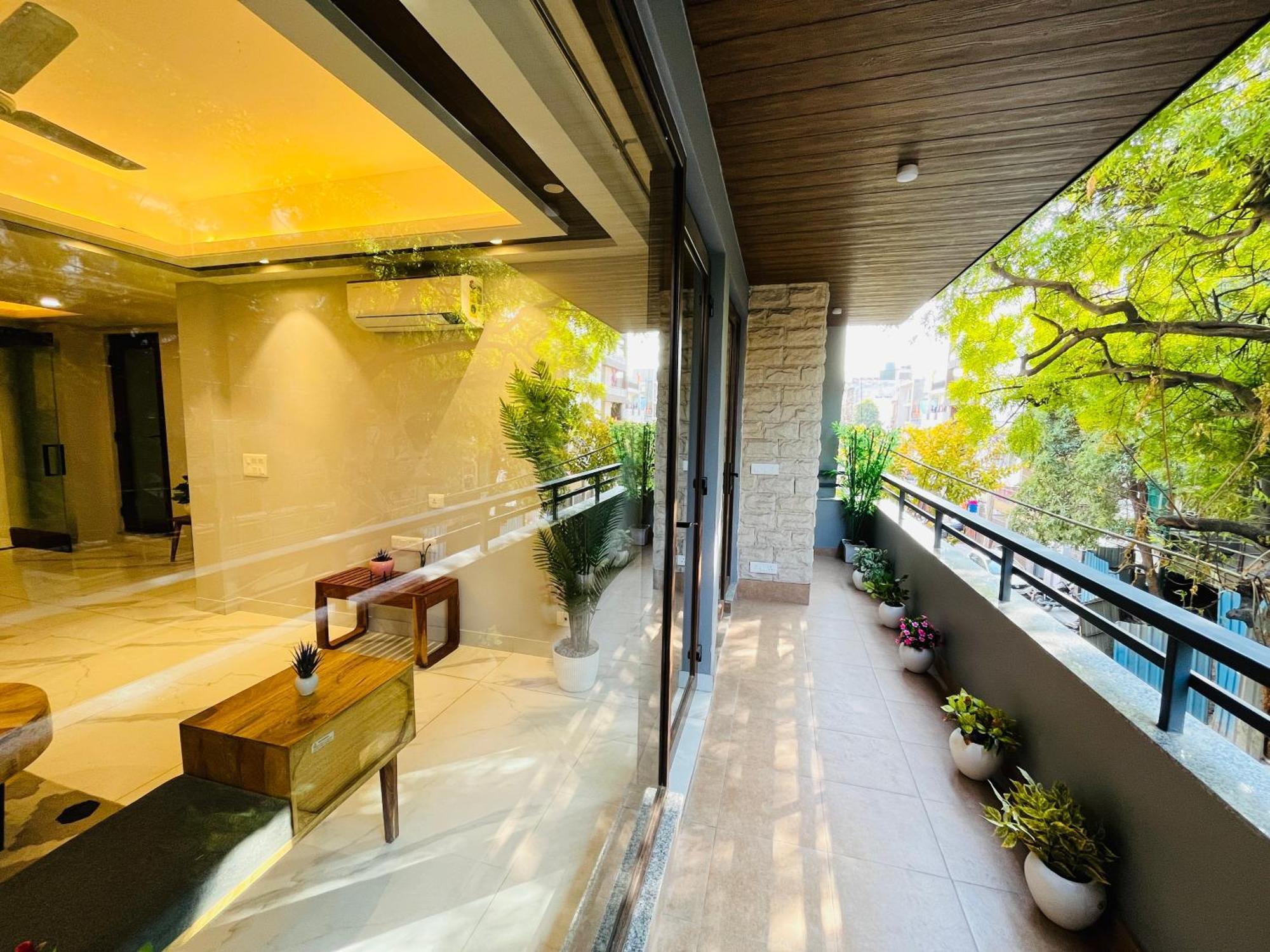Hotel Gianmala Residency South Extension Near Aiims Delhi Нью-Дели Экстерьер фото