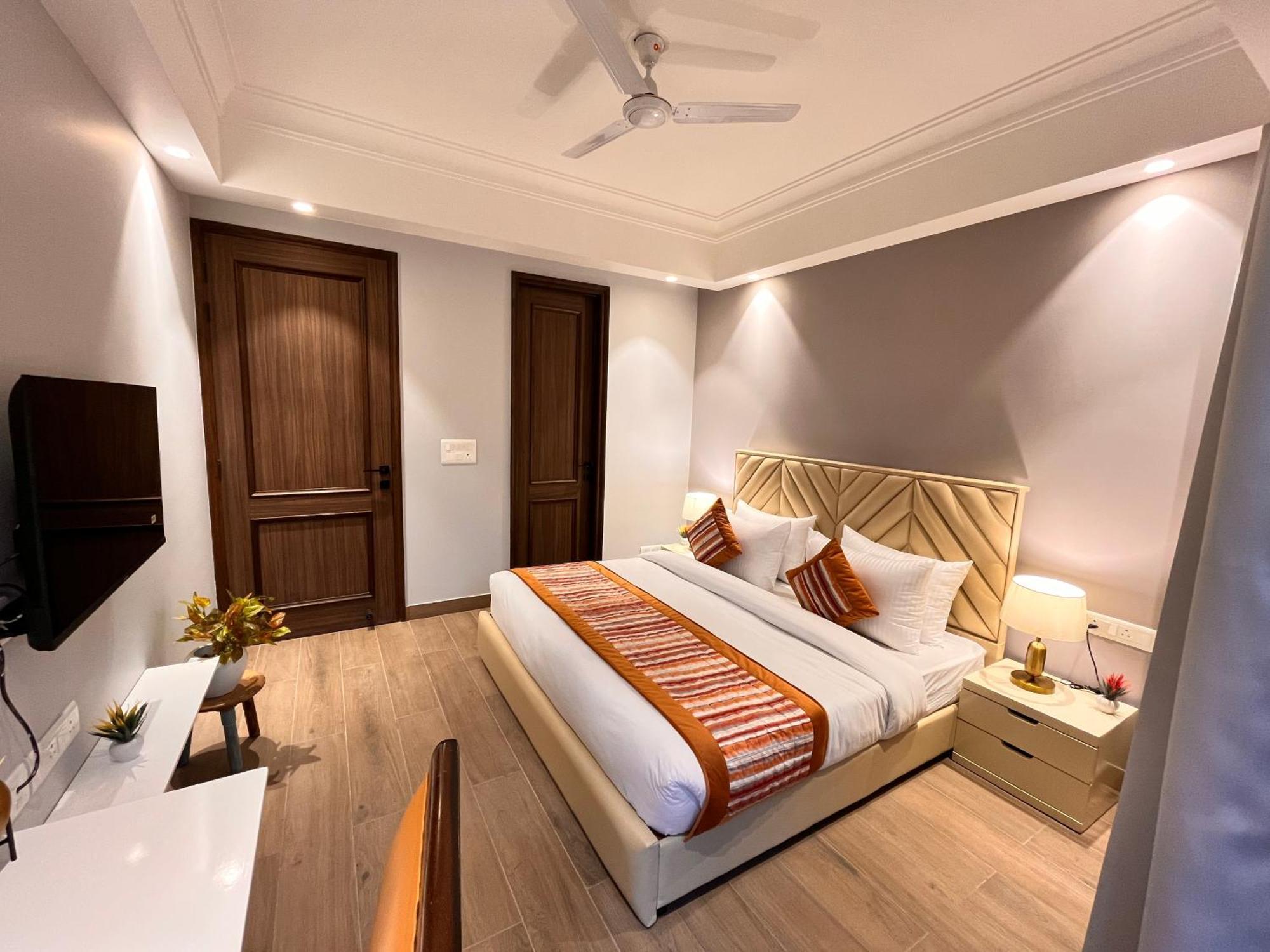 Hotel Gianmala Residency South Extension Near Aiims Delhi Нью-Дели Экстерьер фото