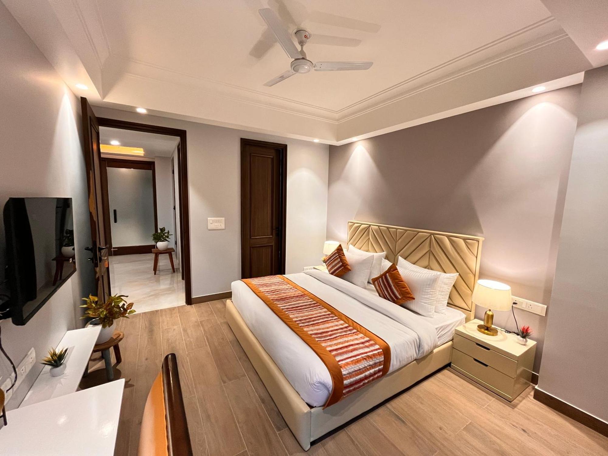 Hotel Gianmala Residency South Extension Near Aiims Delhi Нью-Дели Экстерьер фото