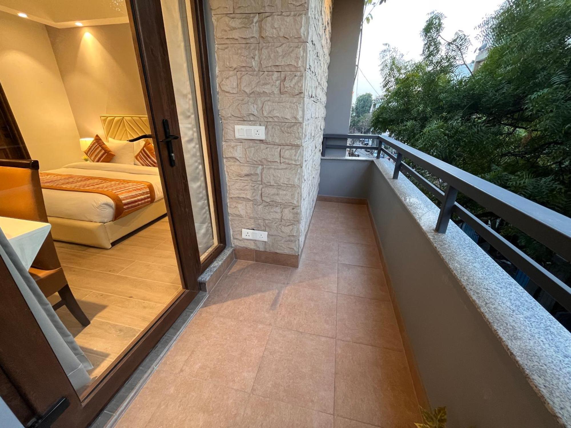 Hotel Gianmala Residency South Extension Near Aiims Delhi Нью-Дели Экстерьер фото