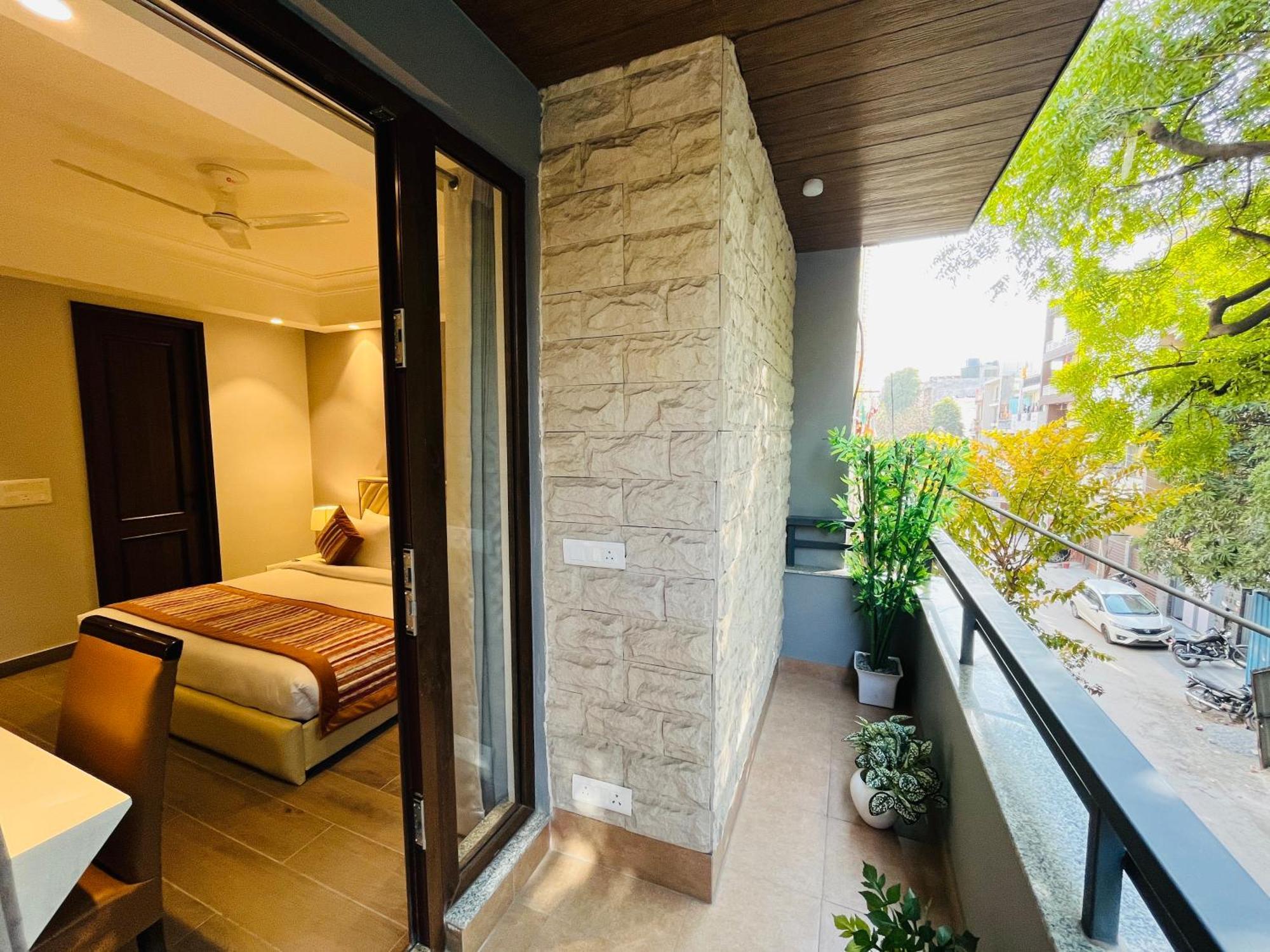 Hotel Gianmala Residency South Extension Near Aiims Delhi Нью-Дели Экстерьер фото