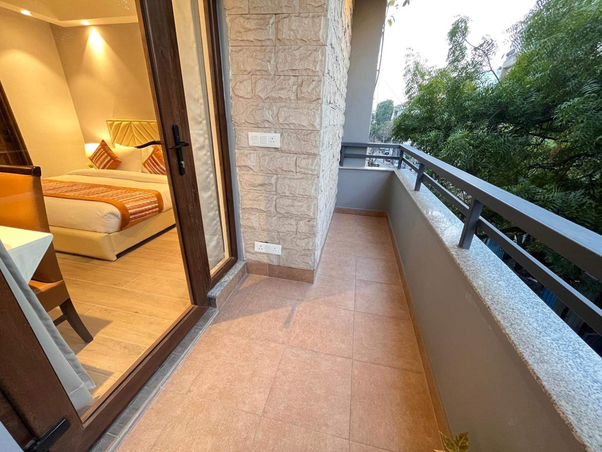 Hotel Gianmala Residency South Extension Near Aiims Delhi Нью-Дели Экстерьер фото