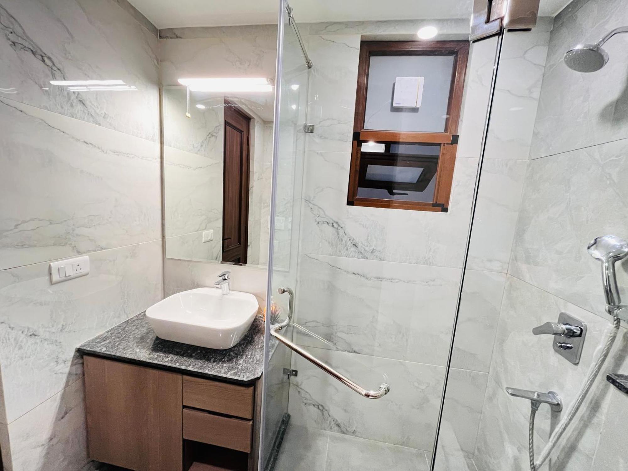 Hotel Gianmala Residency South Extension Near Aiims Delhi Нью-Дели Экстерьер фото