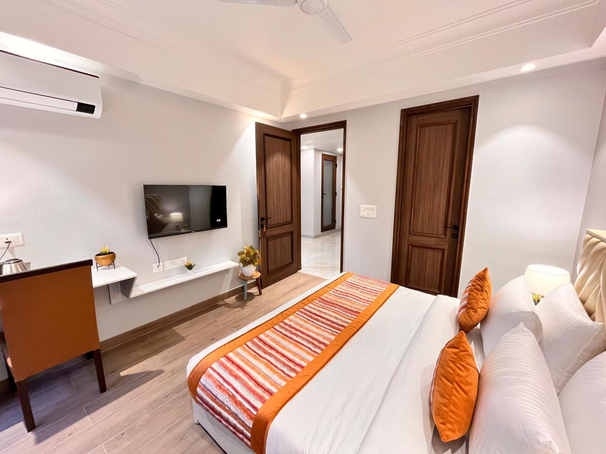 Hotel Gianmala Residency South Extension Near Aiims Delhi Нью-Дели Экстерьер фото