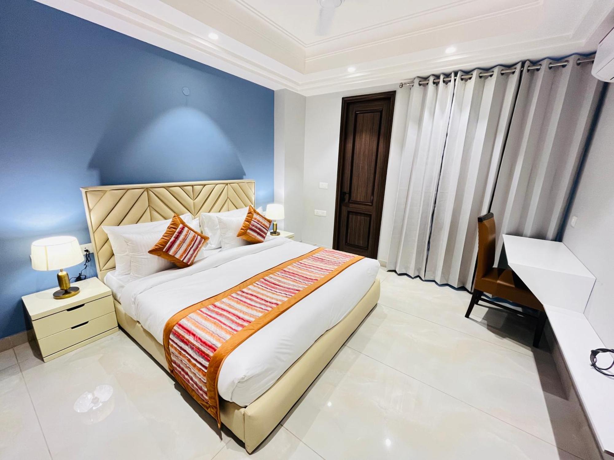 Hotel Gianmala Residency South Extension Near Aiims Delhi Нью-Дели Экстерьер фото